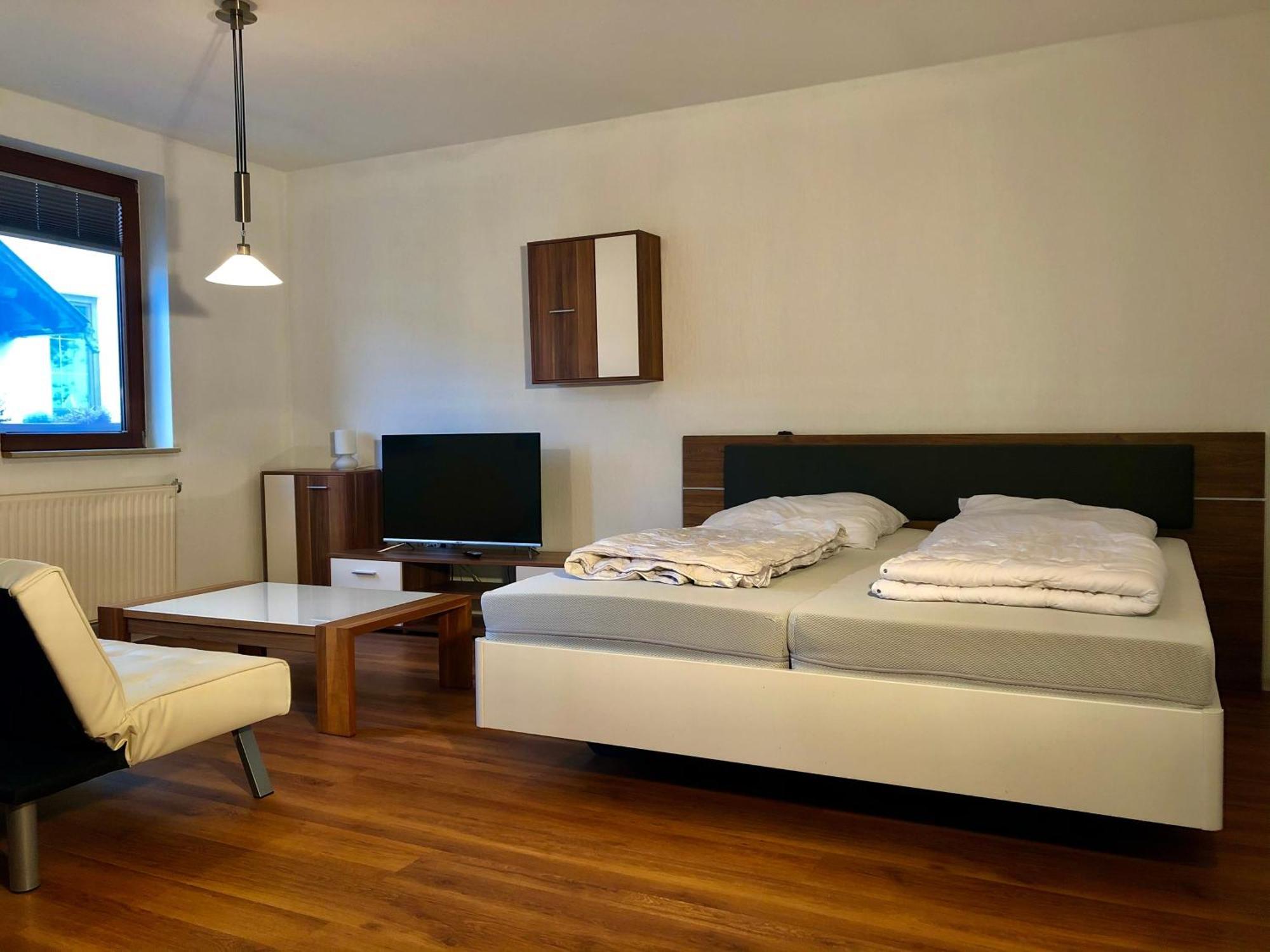Ferienwohnung Familie Troeger 플로흐 외부 사진